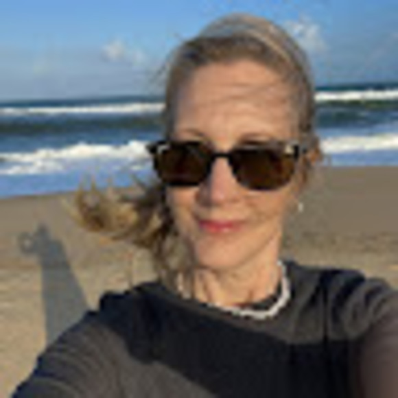 Meet your Posher, Lindy - Picture 1 of 1